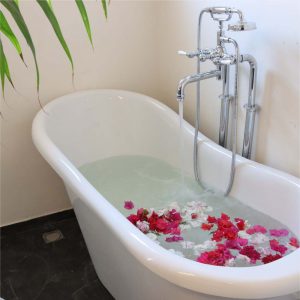 SUPERIOR-ROOM-WITH-BATHTUB-02