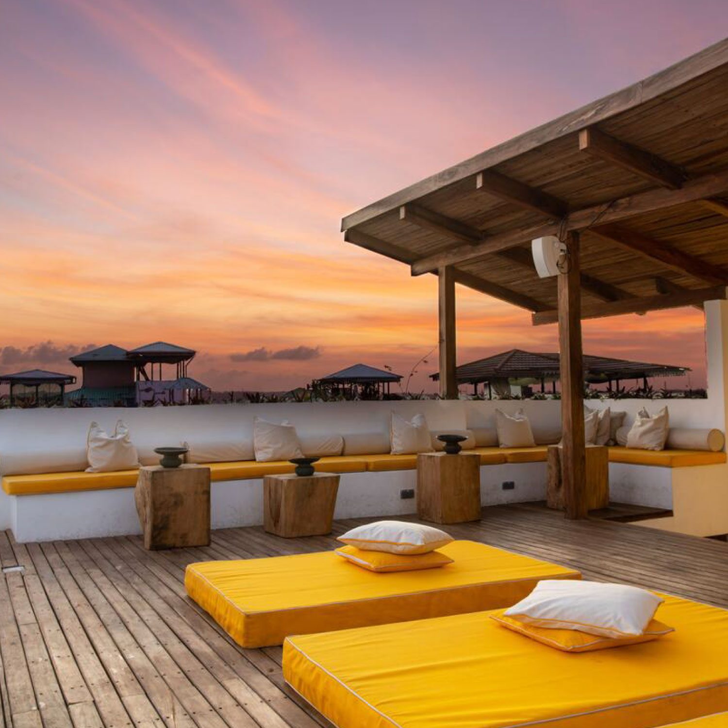 atmosphere-upendo-house-bar