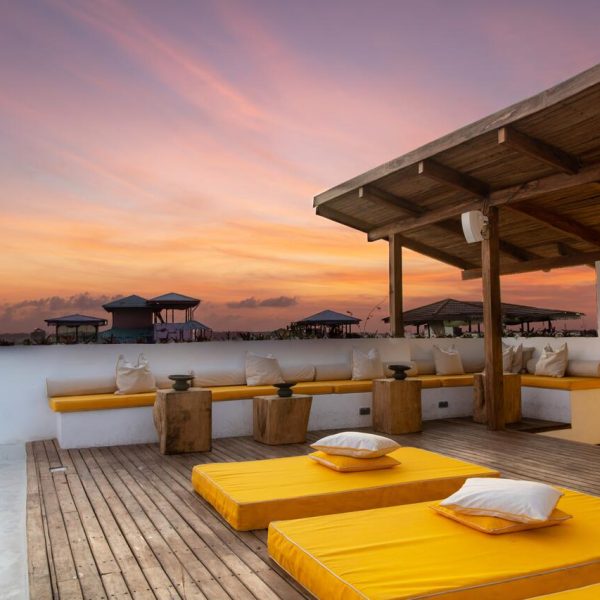 Pool & Rooftop-01